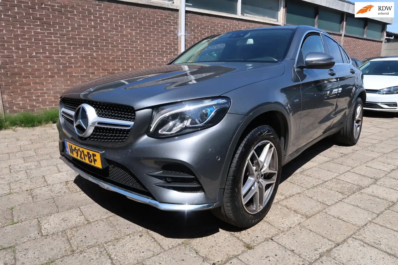 Mercedes-Benz GLC 350 Coupé 350e 4MATIC Premium Grijs - 1