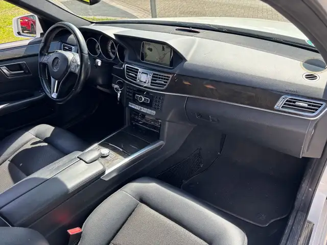 Mercedes-Benz E-Class view 8