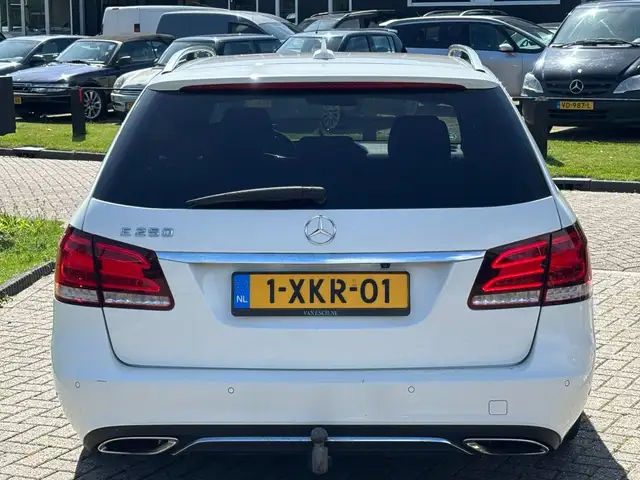 Mercedes-Benz E-Class view 5