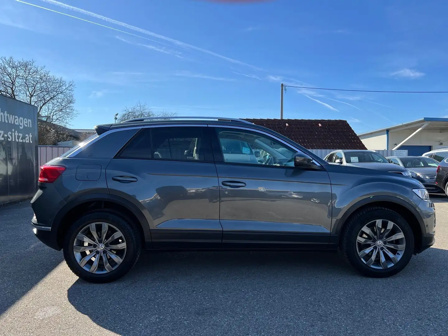 Volkswagen T-Roc 1,0 TSI Design | PANO/NAVI Grau - 2