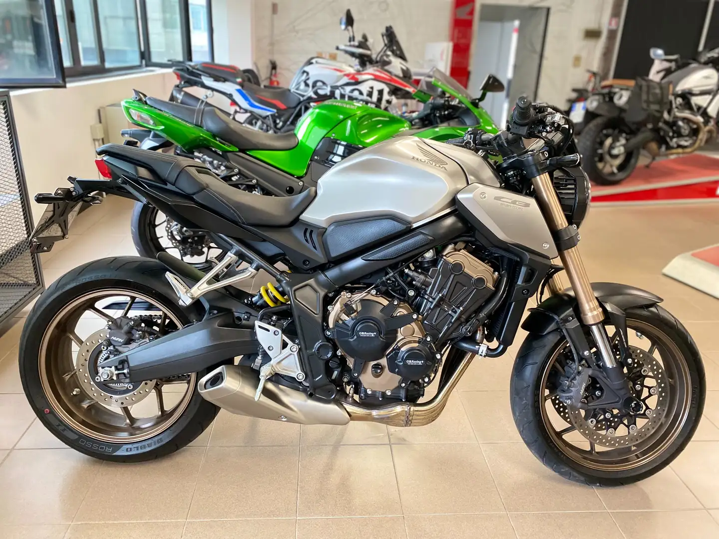 Honda CB 650 R Silber - 1