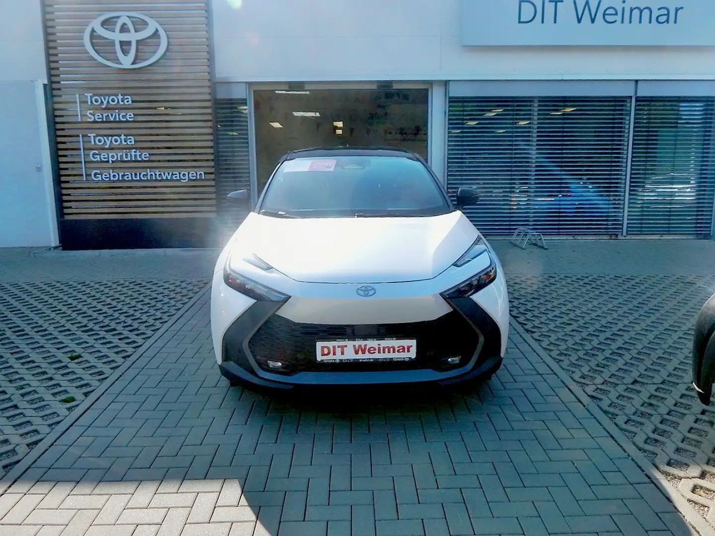 Toyota C-HR 1,8-l-VVT-i Hybrid FWD Team Deutschland Negro - 2