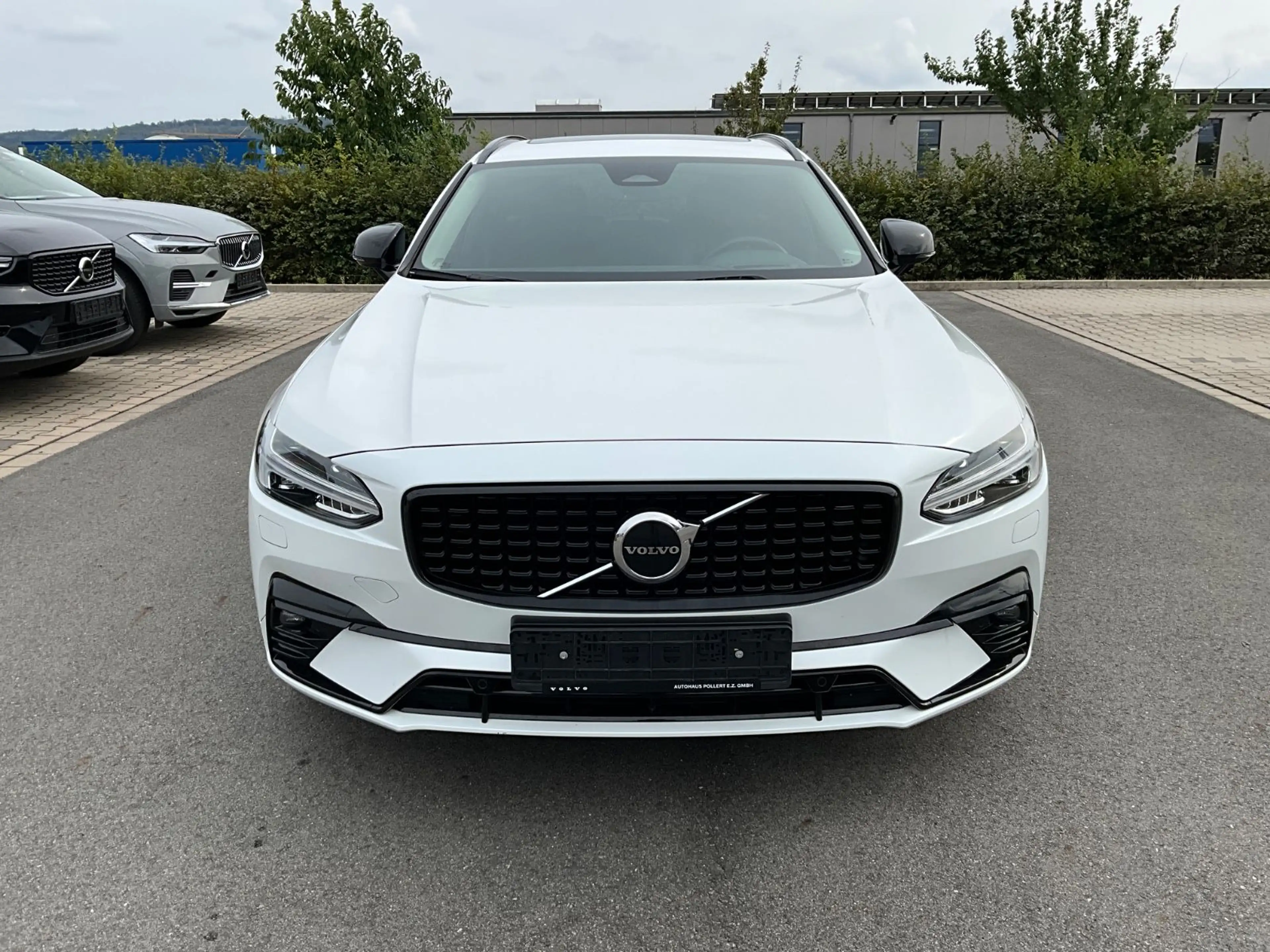 Volvo V90 B5 Kombi Ultimate Dark AWD — photo 2
