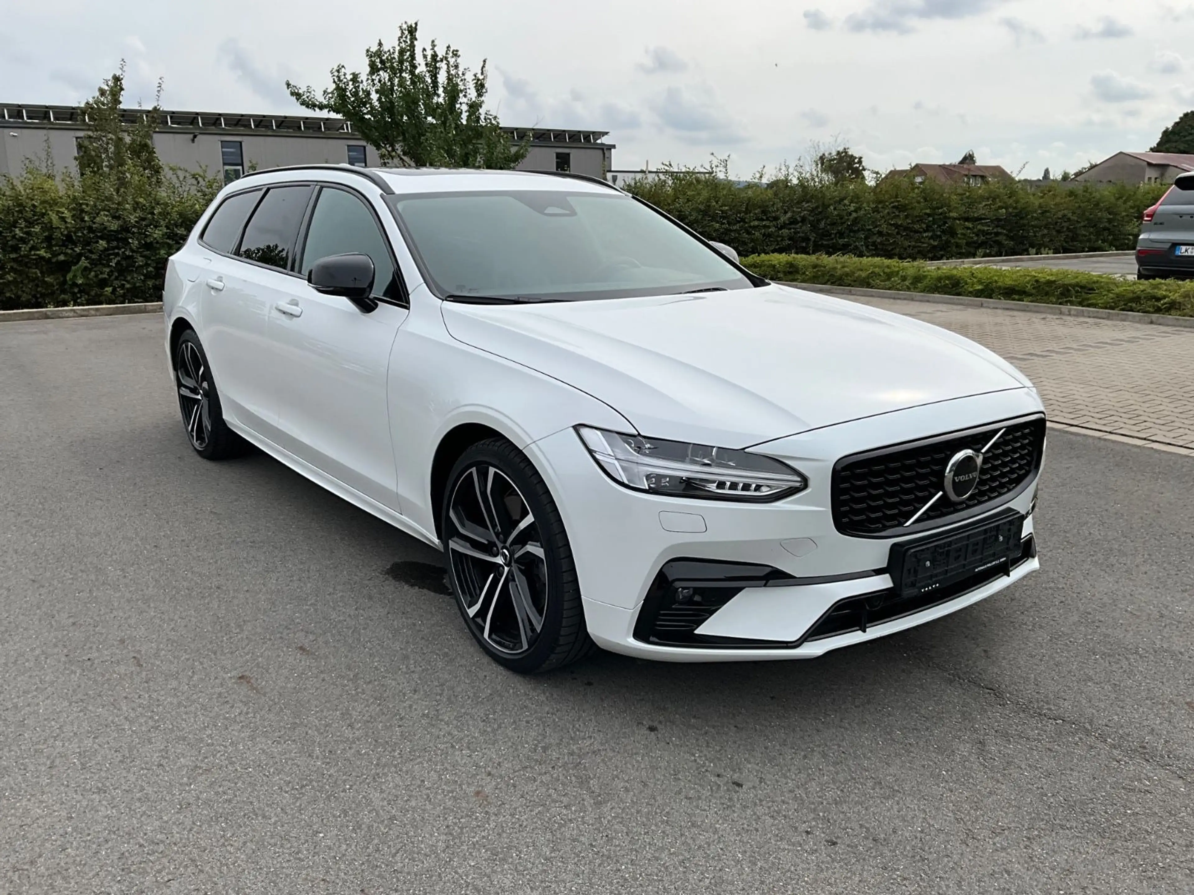 Volvo V90 B5 Kombi Ultimate Dark AWD — photo 3