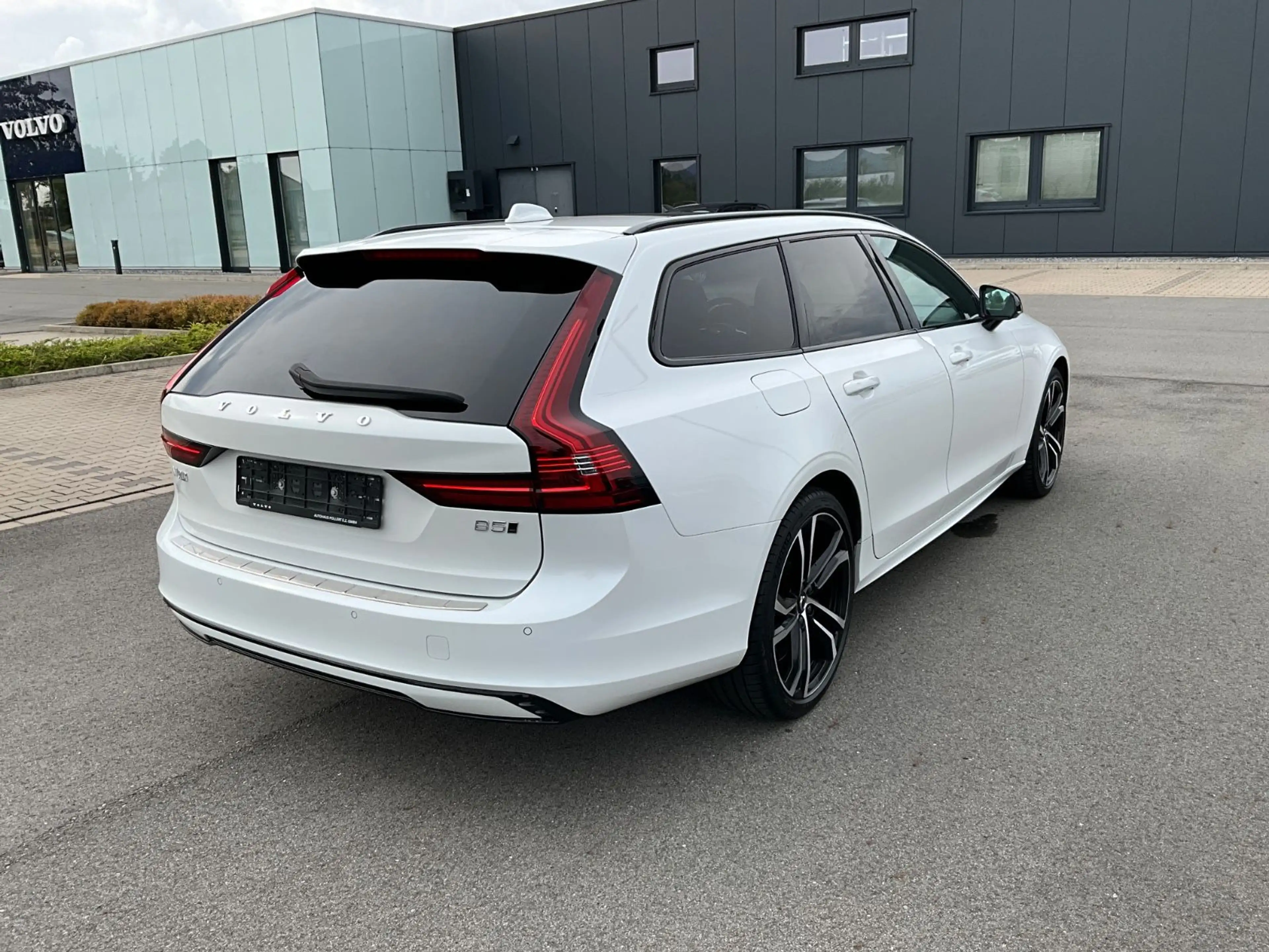 Volvo V90 B5 Kombi Ultimate Dark AWD — photo 4