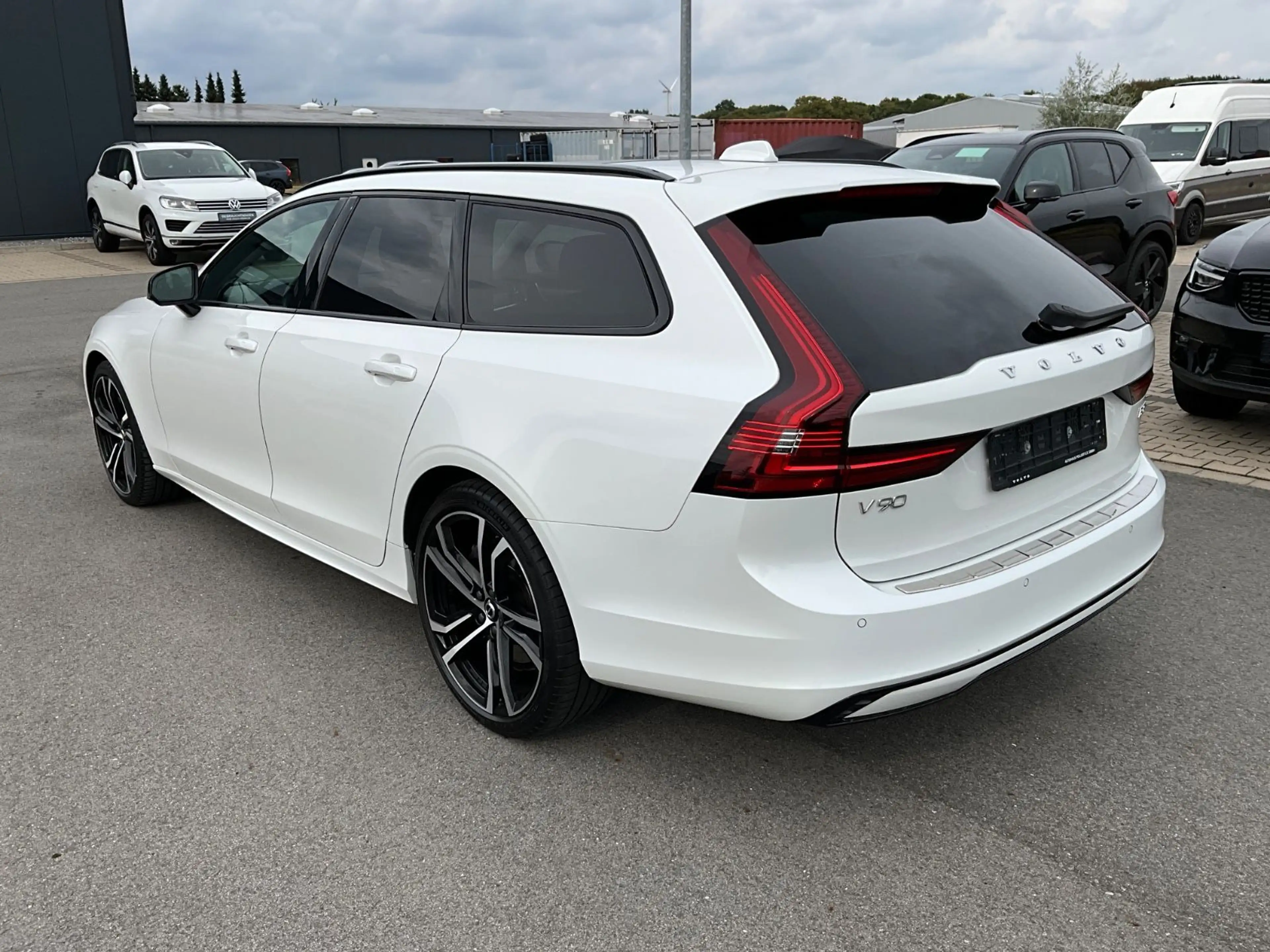 Volvo V90 B5 Kombi Ultimate Dark AWD — photo 6