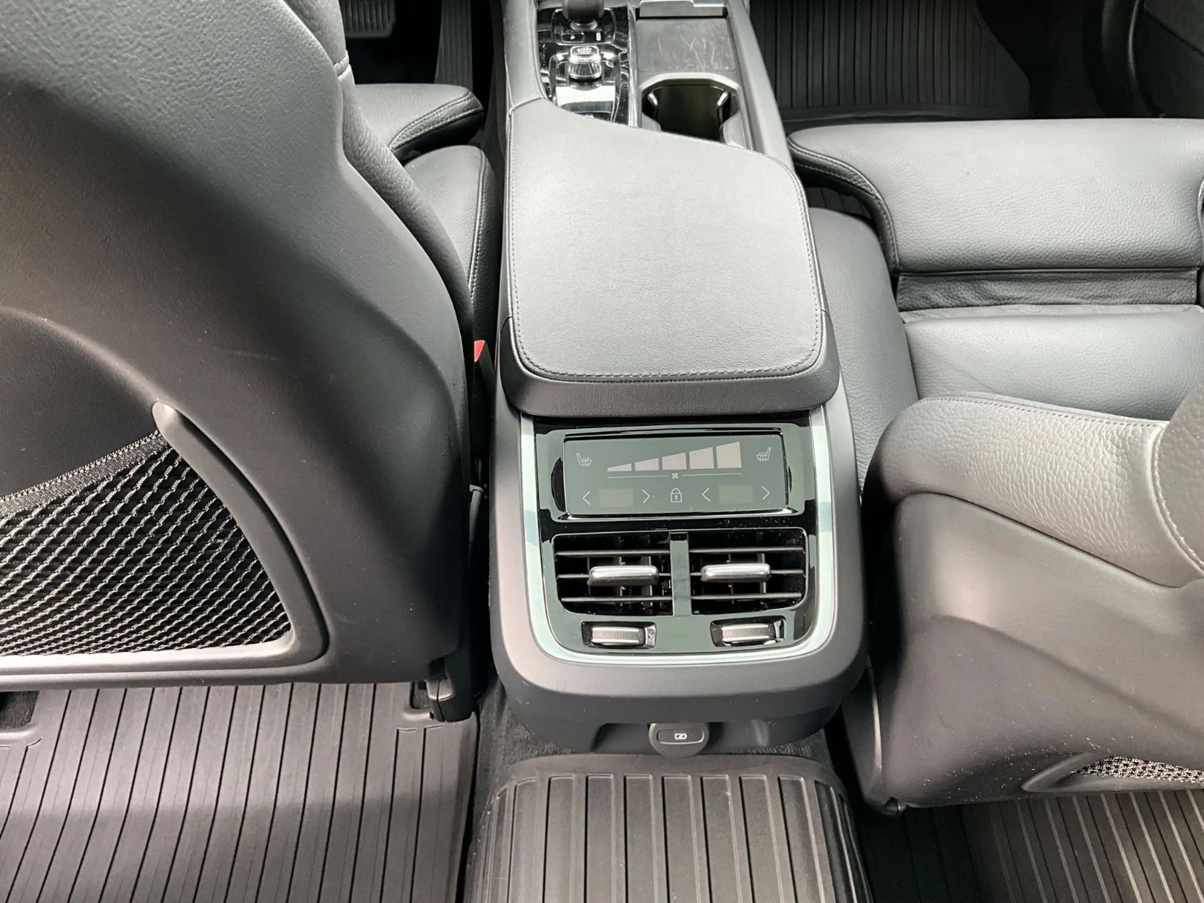 Volvo V90 B5 Kombi Ultimate Dark AWD — photo 12