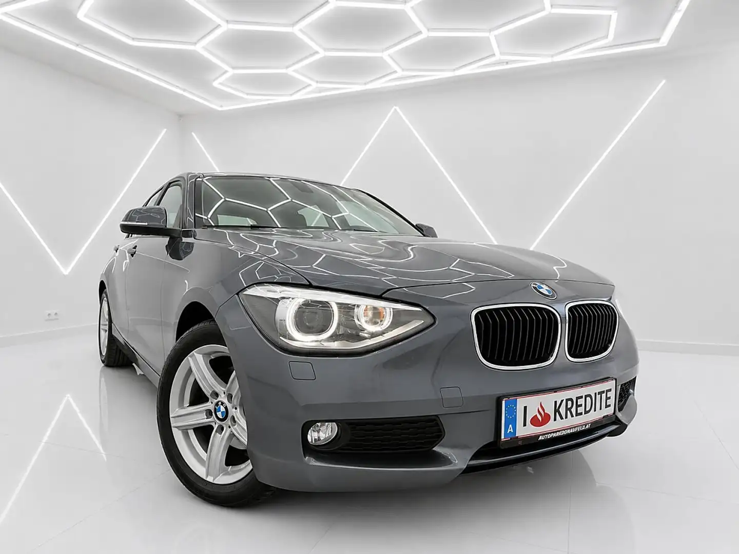 BMW 116 i Österreich-Paket/Gepflegt/ Grau - 2