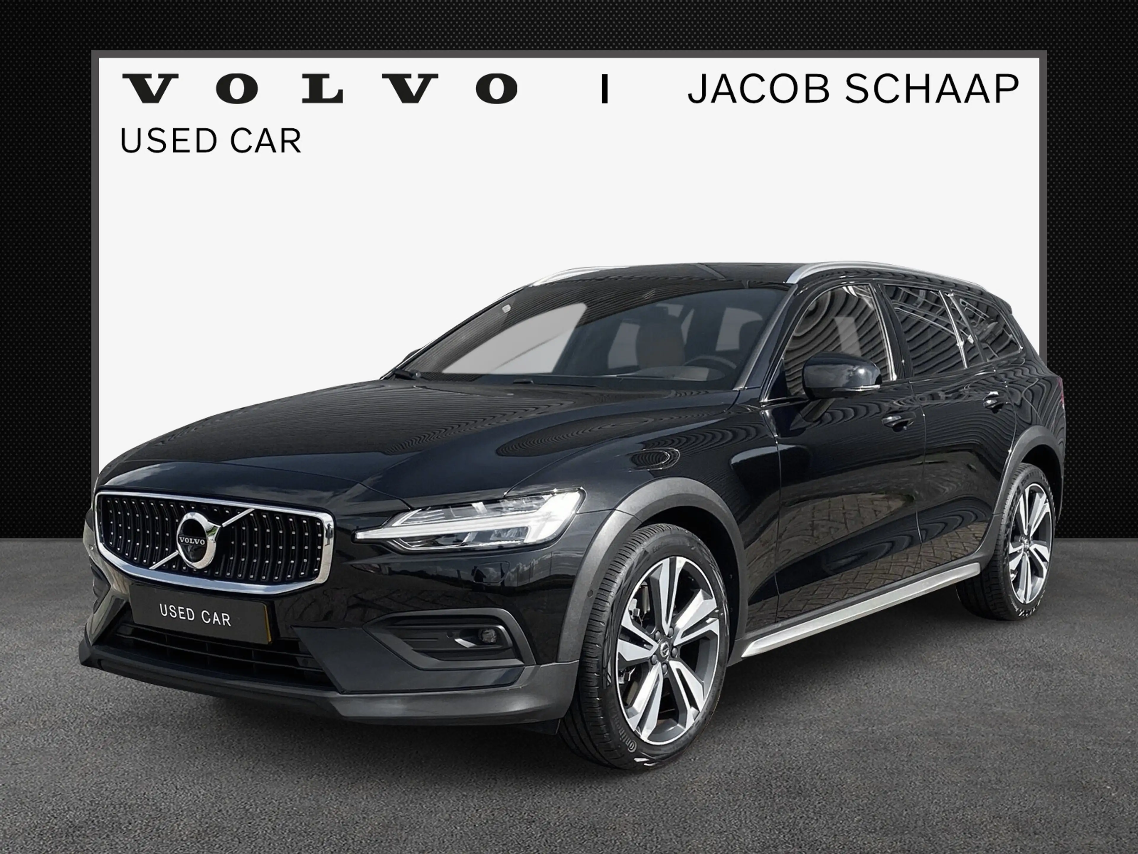 Volvo V60 Cross Country 2.0 B5 AWD Pro / Amber nappaleder / Head-up displa