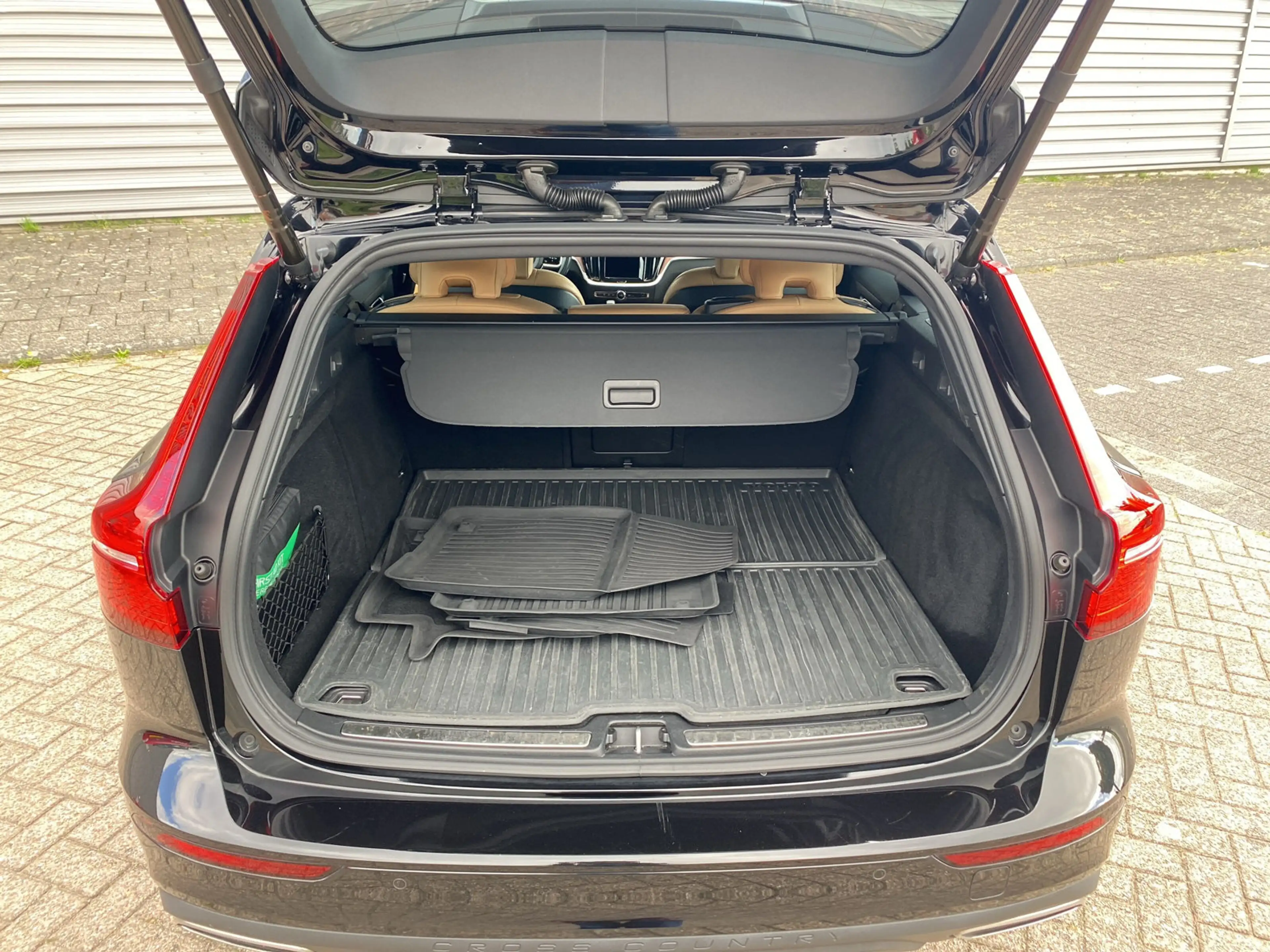 Volvo V60 Cross Country 2.0 B5 AWD Pro / Amber nappaleder / Head-up displa — photo 7