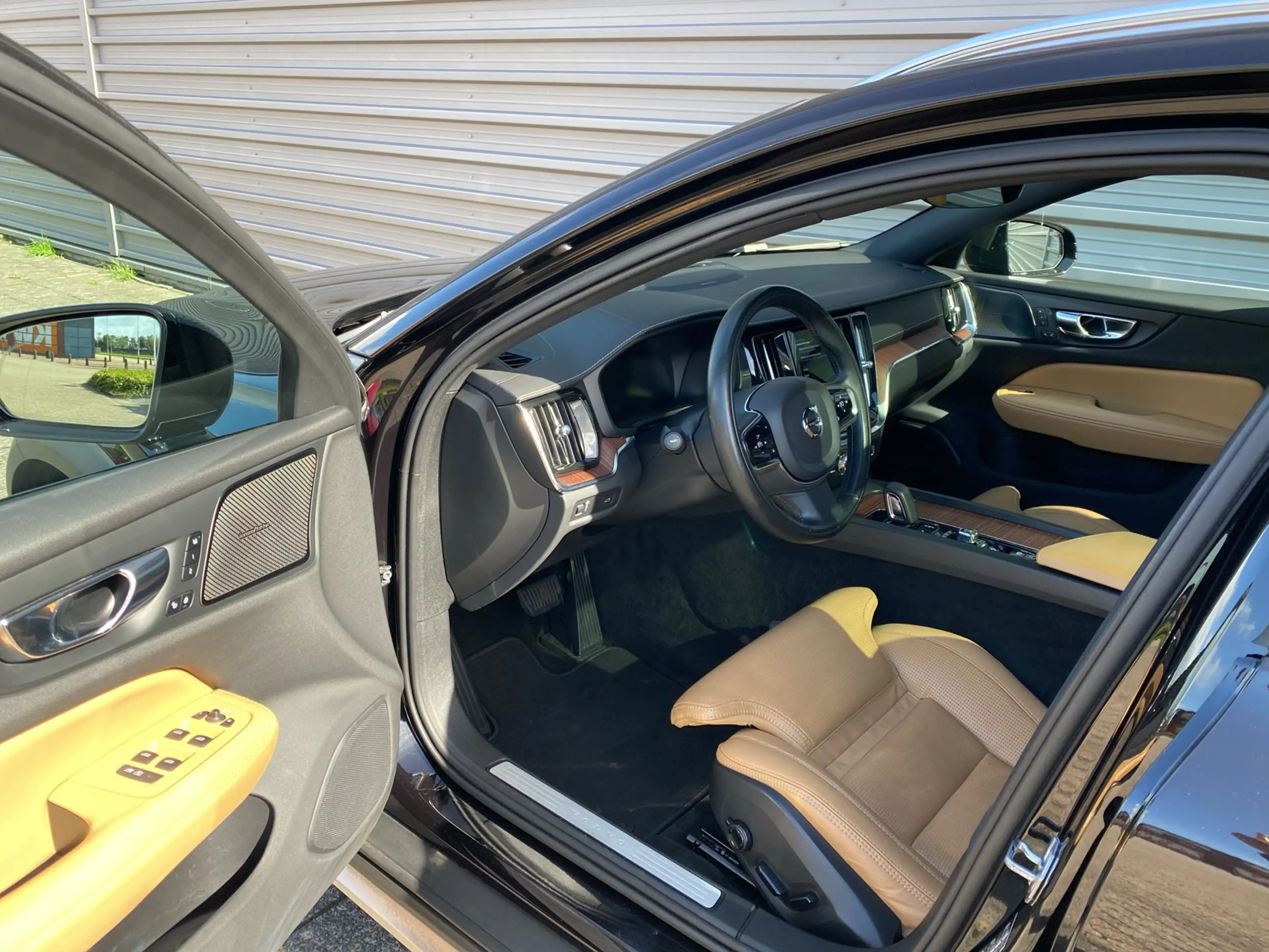 Volvo V60 Cross Country 2.0 B5 AWD Pro / Amber nappaleder / Head-up displa — photo 8