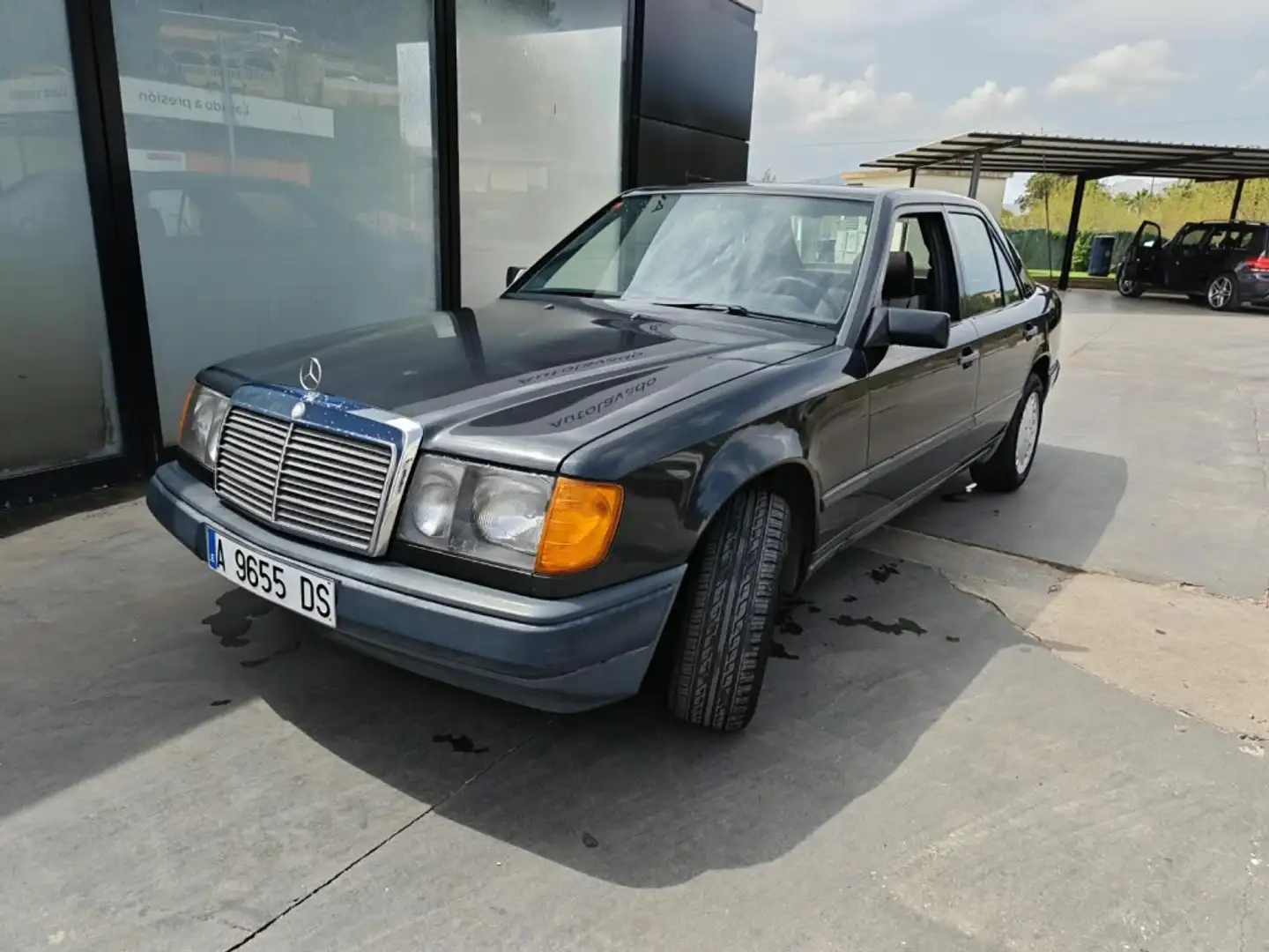 Mercedes-Benz 260 300D Turbo Schwarz - 1