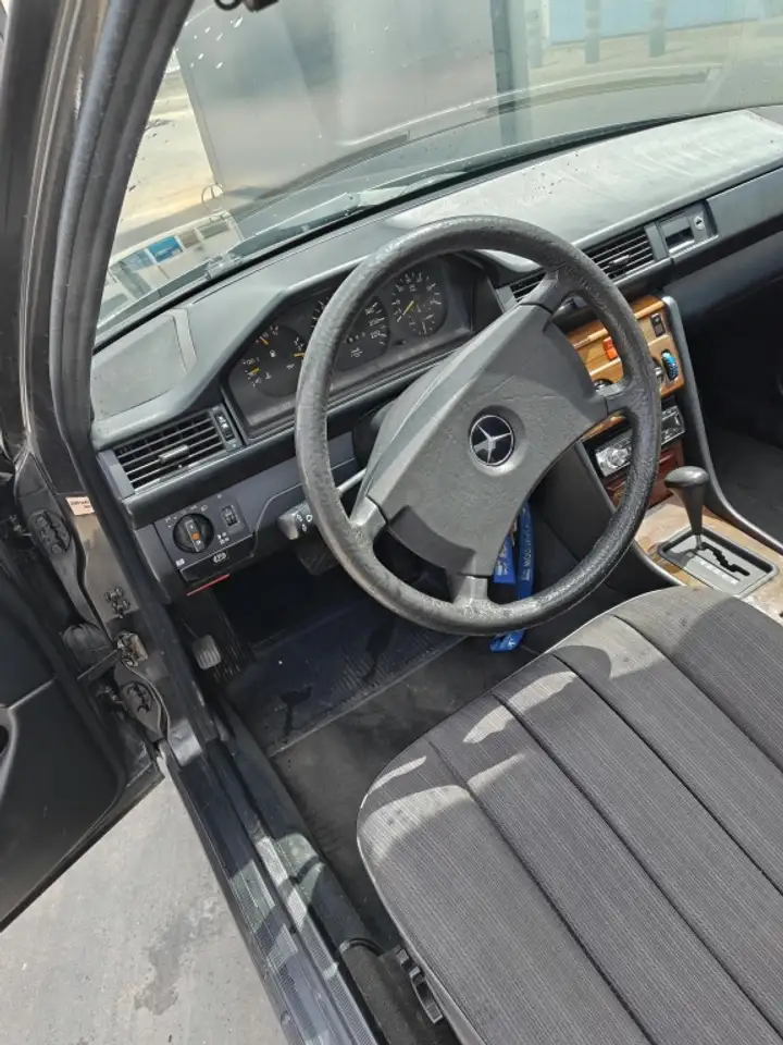 Mercedes-Benz 260 300D Turbo, foto 10