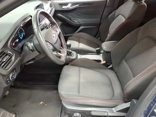 Ford Focus view 3