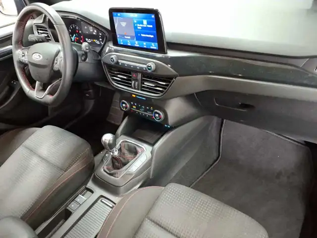Ford Focus view 12