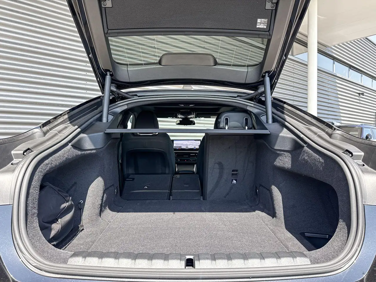BMW i4 2026 — фото 11