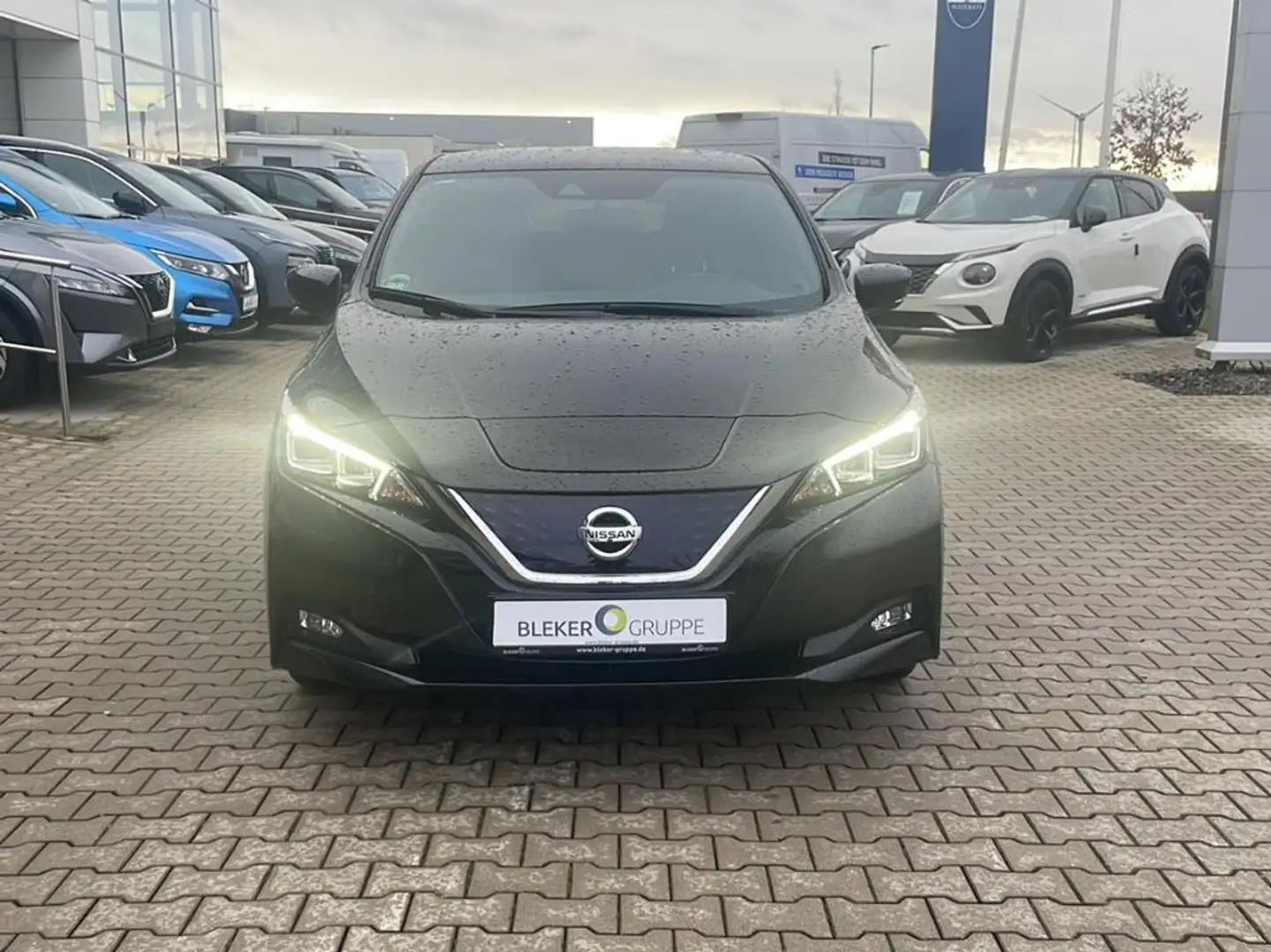 Nissan Leaf (ZE1) Tekna Schwarz - 2