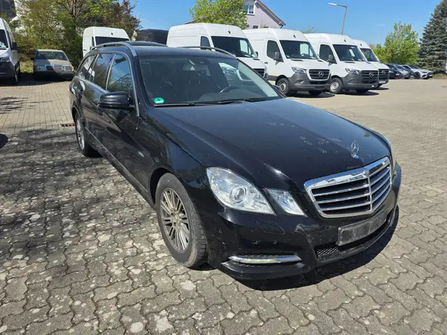 Mercedes-Benz E 220 E 220 CDI BlueEffi Anhänger Schiebedach  Xenon