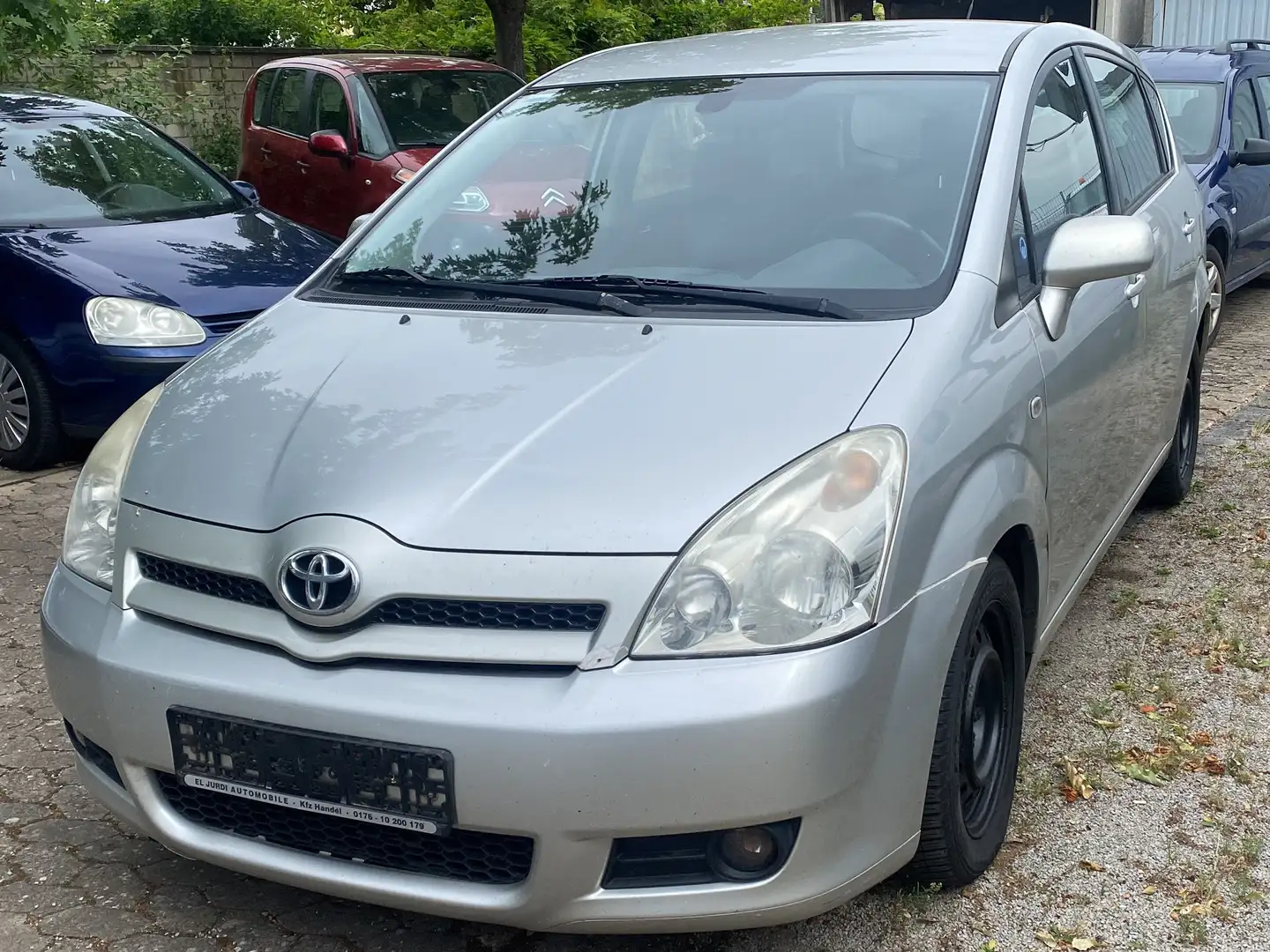 Toyota Avensis 2.0 D-4D Sol Gris - 1