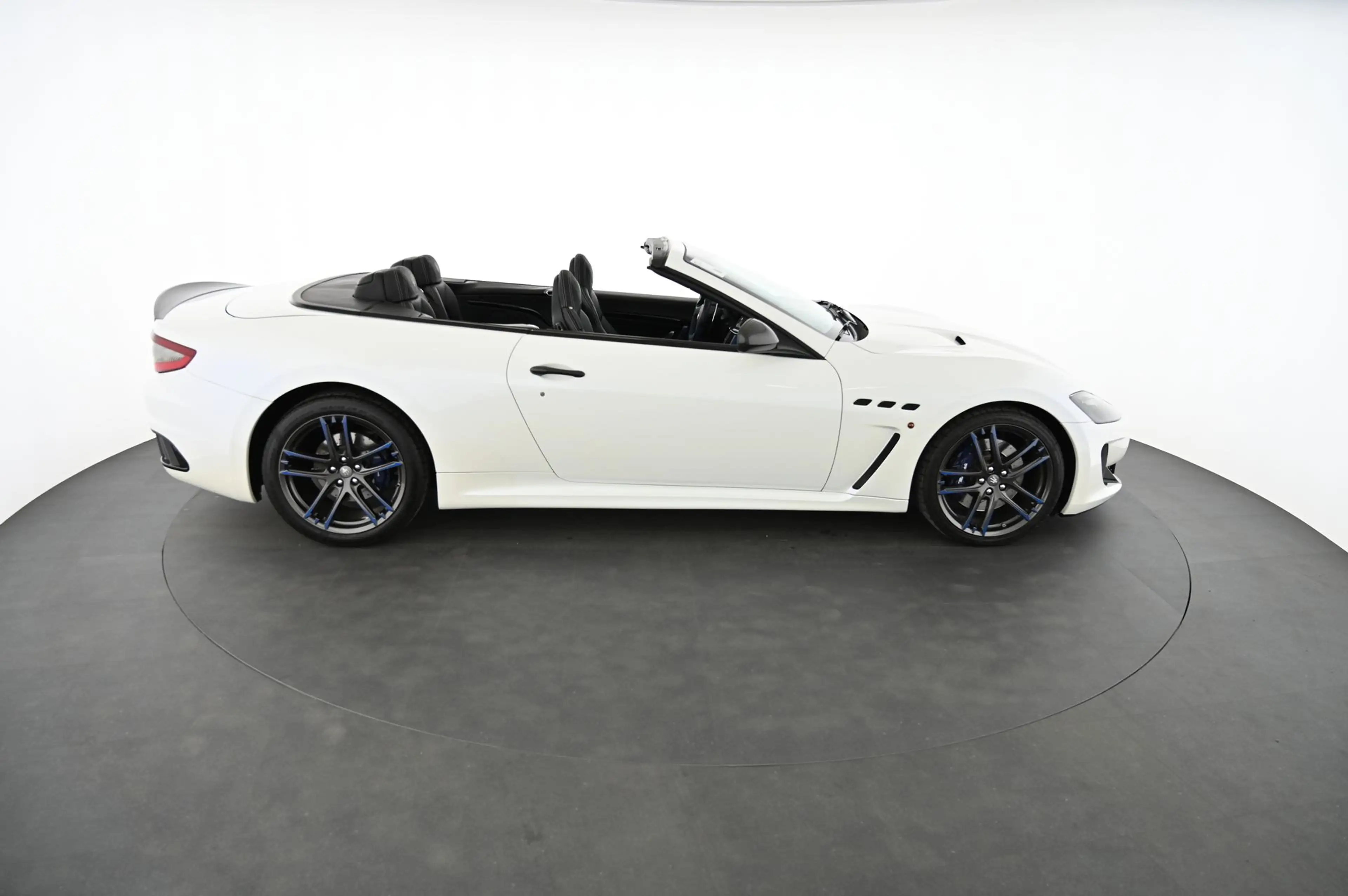 Maserati GranCabrio GranTurismo MC Stradale EXP € 117.980,- — photo 8