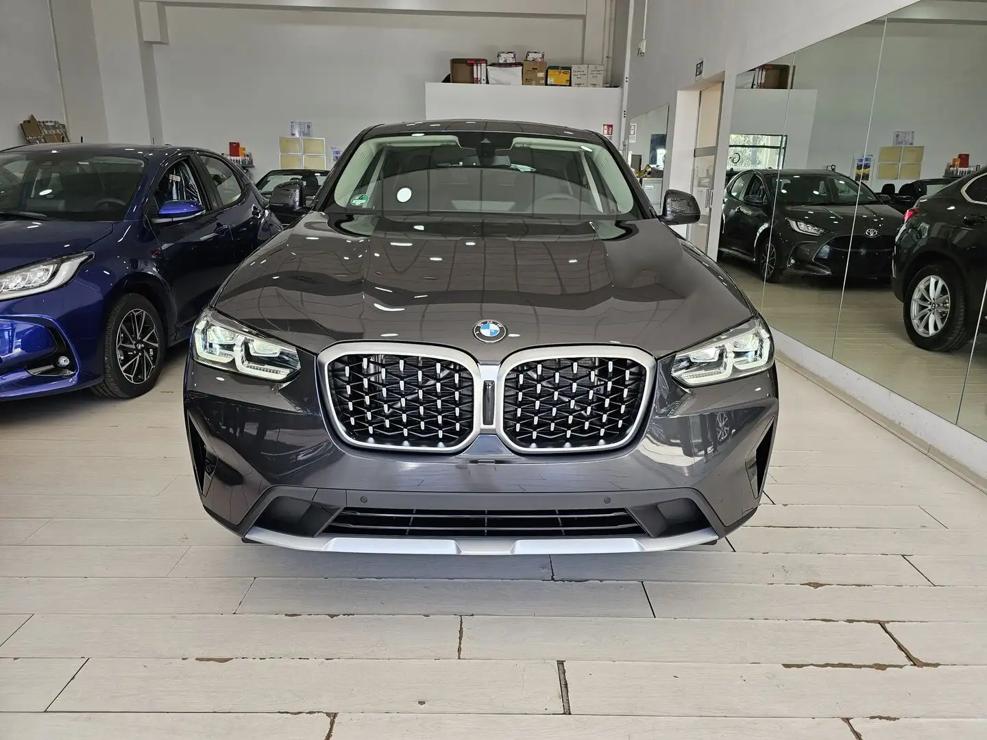 BMW X4 XDrive 20d Tetto CockpitPro FullLED Carplay Šedá - 2