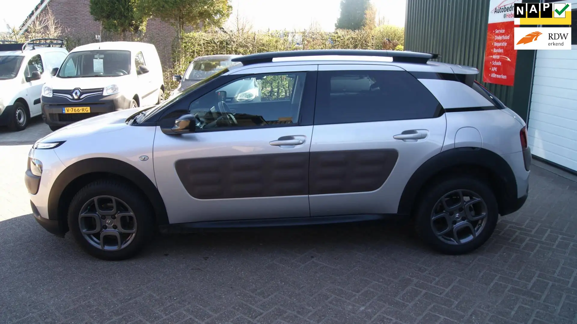 Citroen C4 Cactus 1.2 PureTech Shine NAP Camera Trekhaak RIJKLAARPRI Grijs - 1