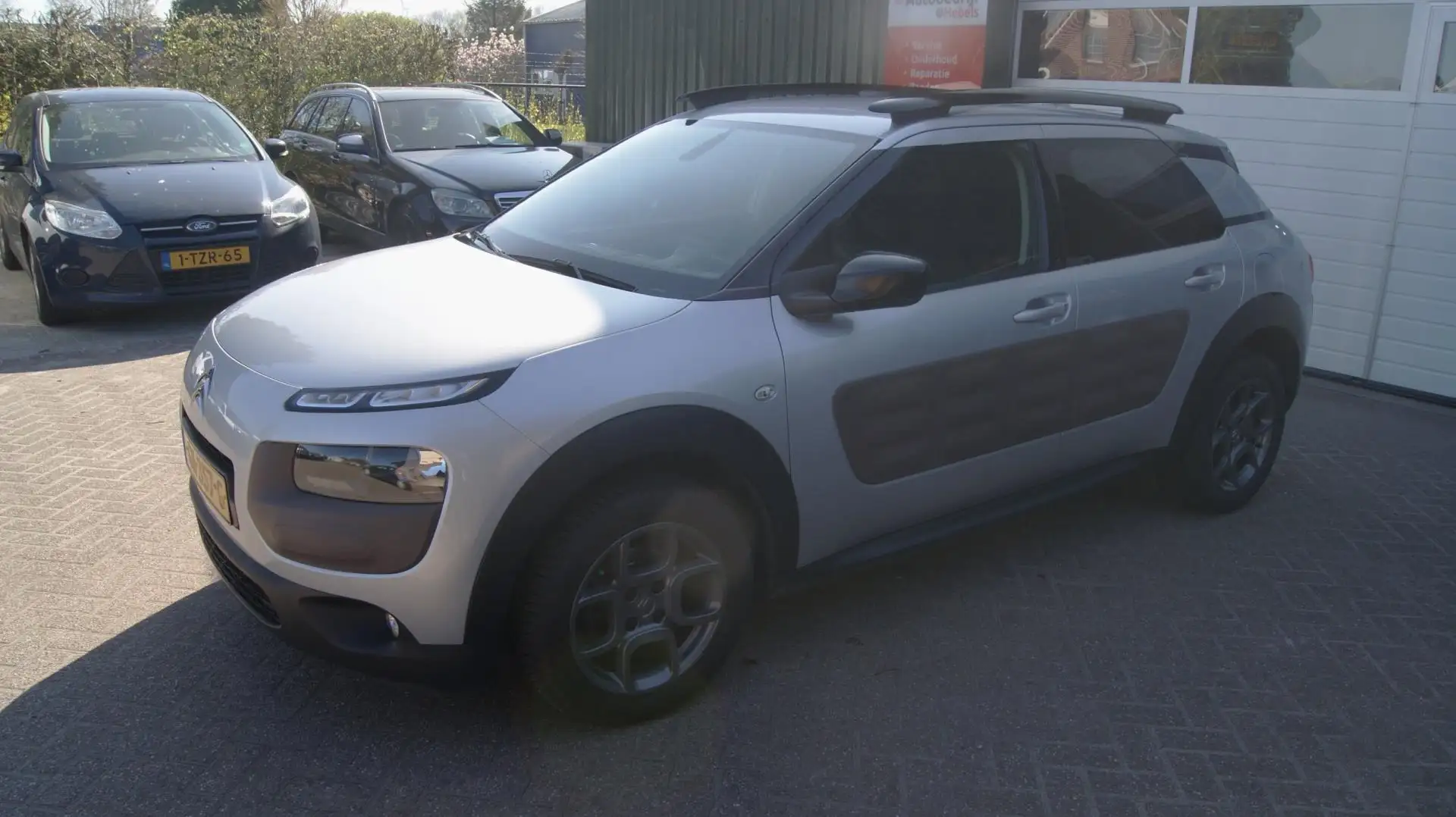 Citroen C4 Cactus 1.2 PureTech Shine NAP Camera Trekhaak RIJKLAARPRI Grijs - 2