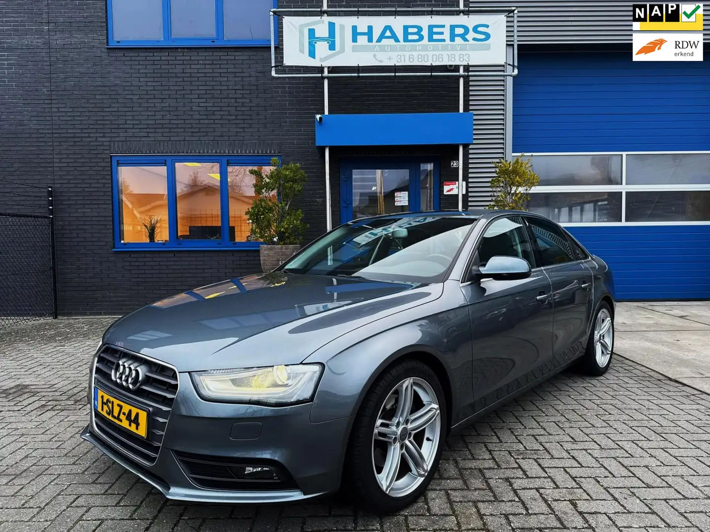 Audi A4 Limousine 1.8 TFSIe Edition 170PK|Xenon/Led|Naviga Grau - 1