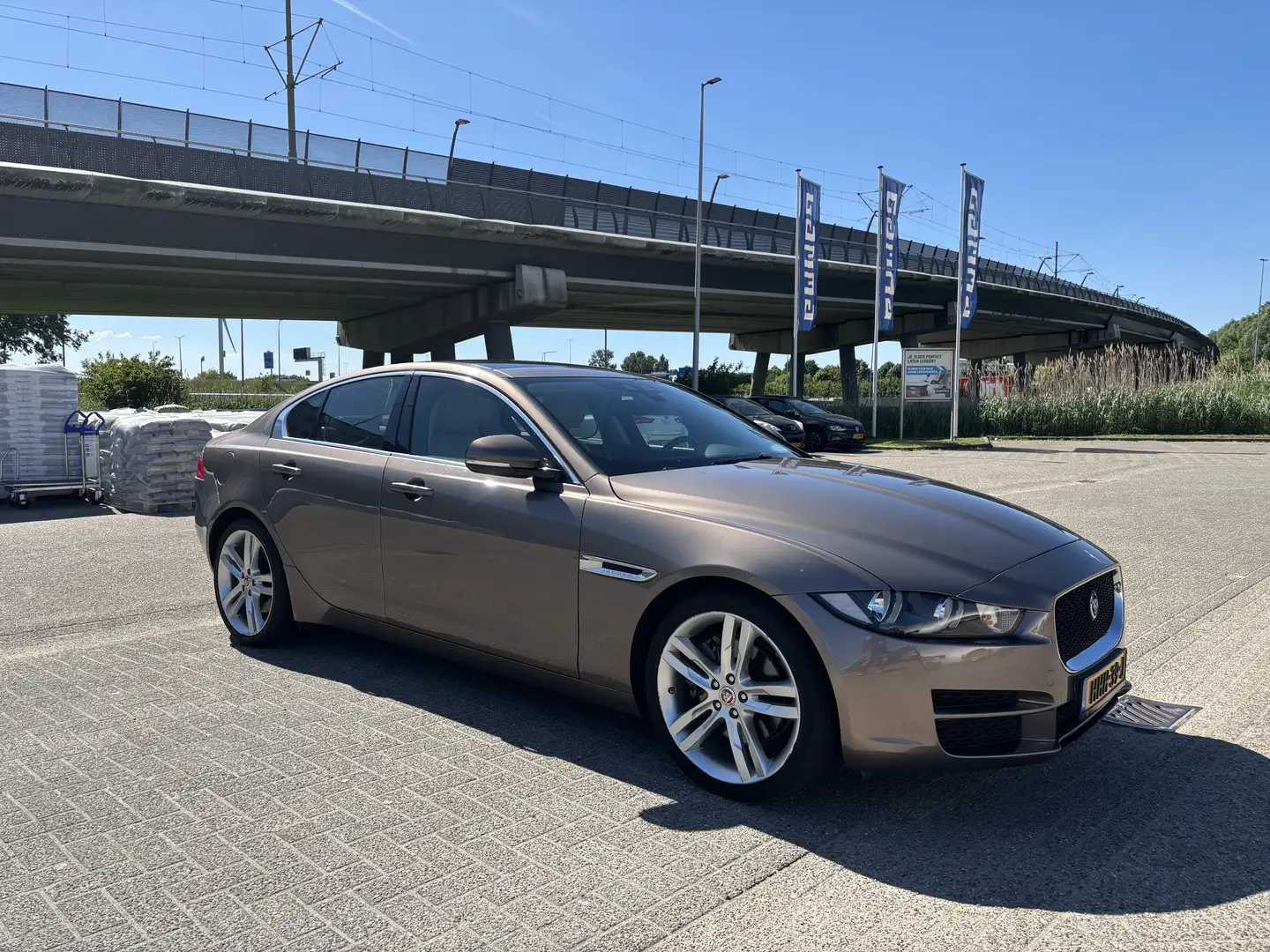 Jaguar XE 2.0 Portfolio Grijs - 2