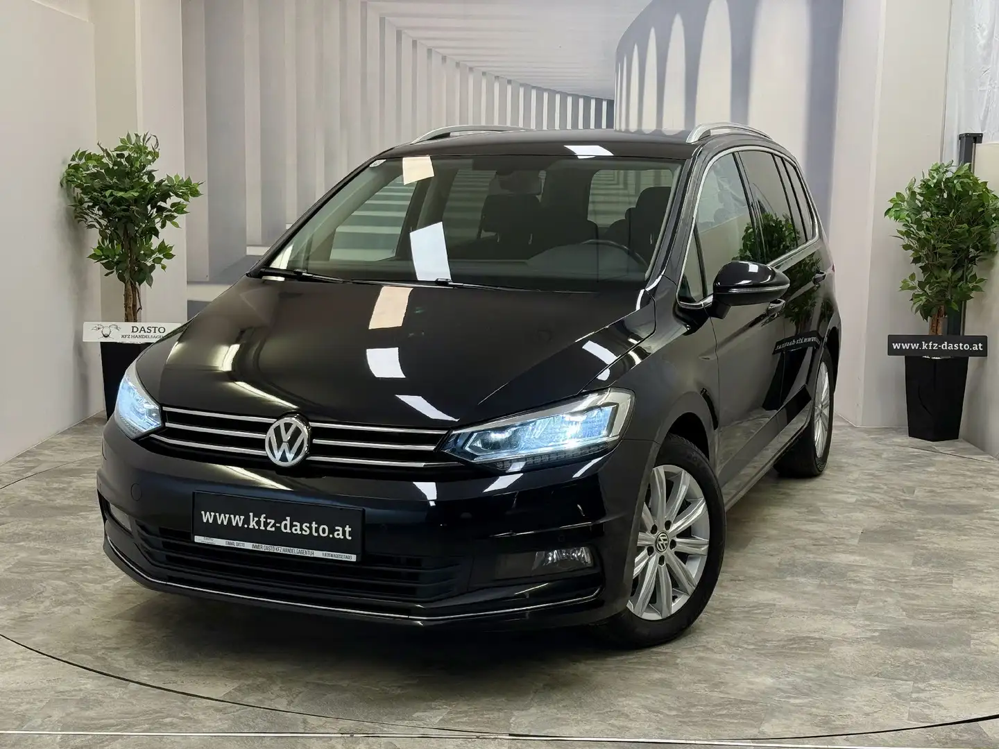 Volkswagen Touran 2.0 TDI__DSG__HIGHL__ACC__AHK__LED__ Schwarz - 1