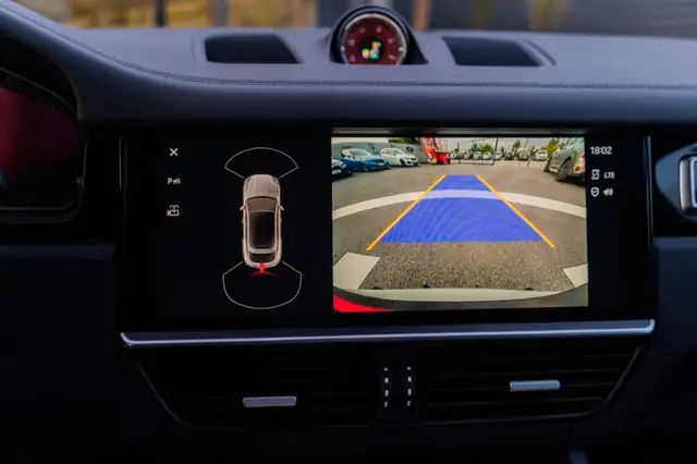 Porsche Cayenne view 13