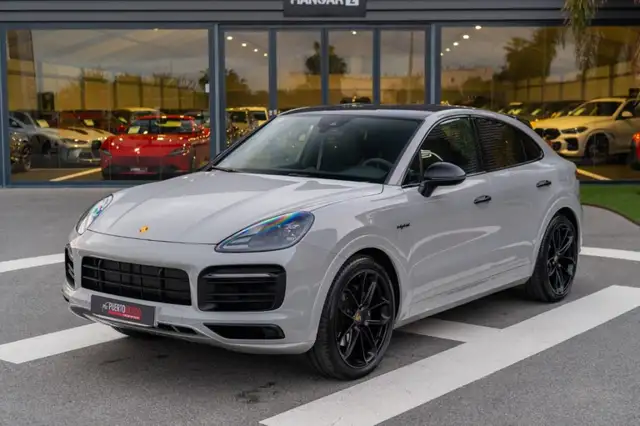 Porsche Cayenne view 3
