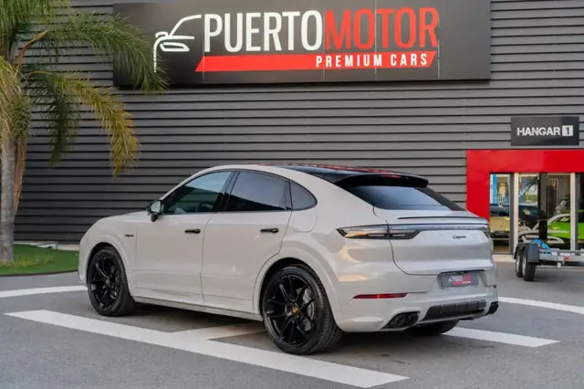 Porsche Cayenne view 4