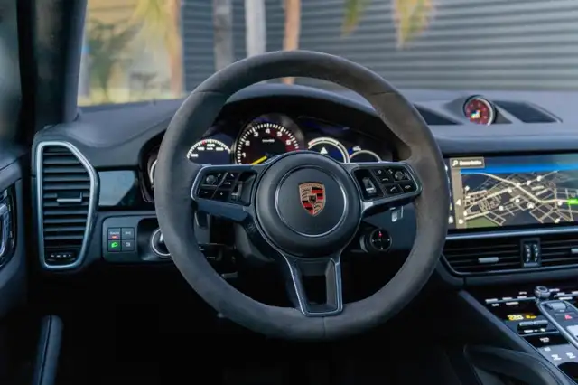 Porsche Cayenne view 9