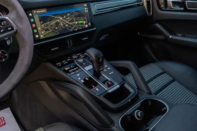 Porsche Cayenne view 15