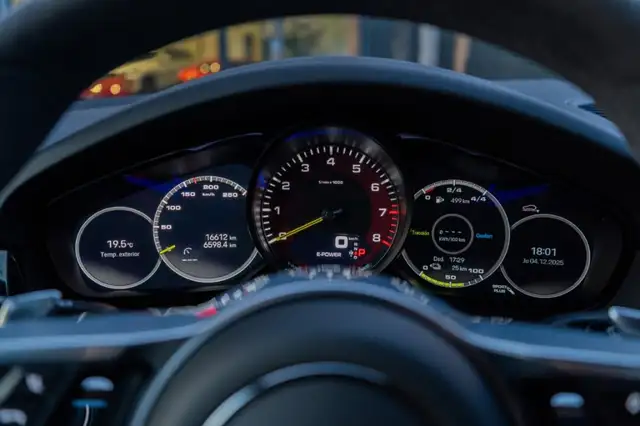 Porsche Cayenne view 10