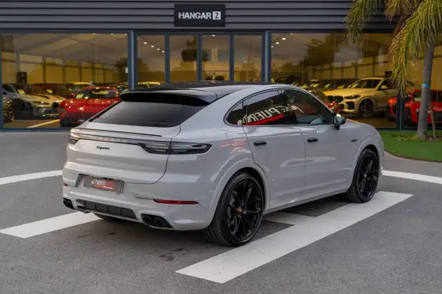 Porsche Cayenne view 6