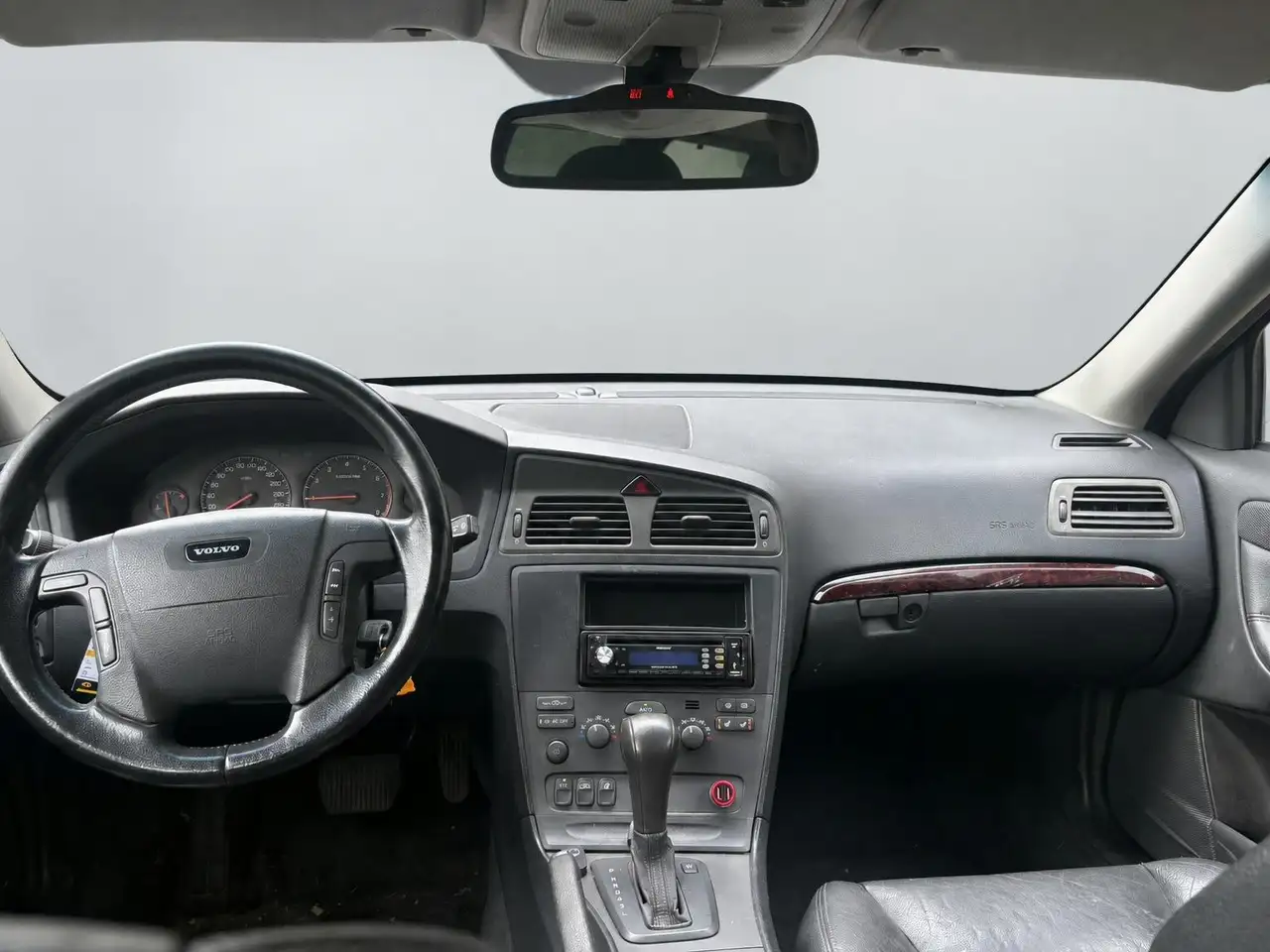 Volvo V70 2.4 automaat leer, foto 2