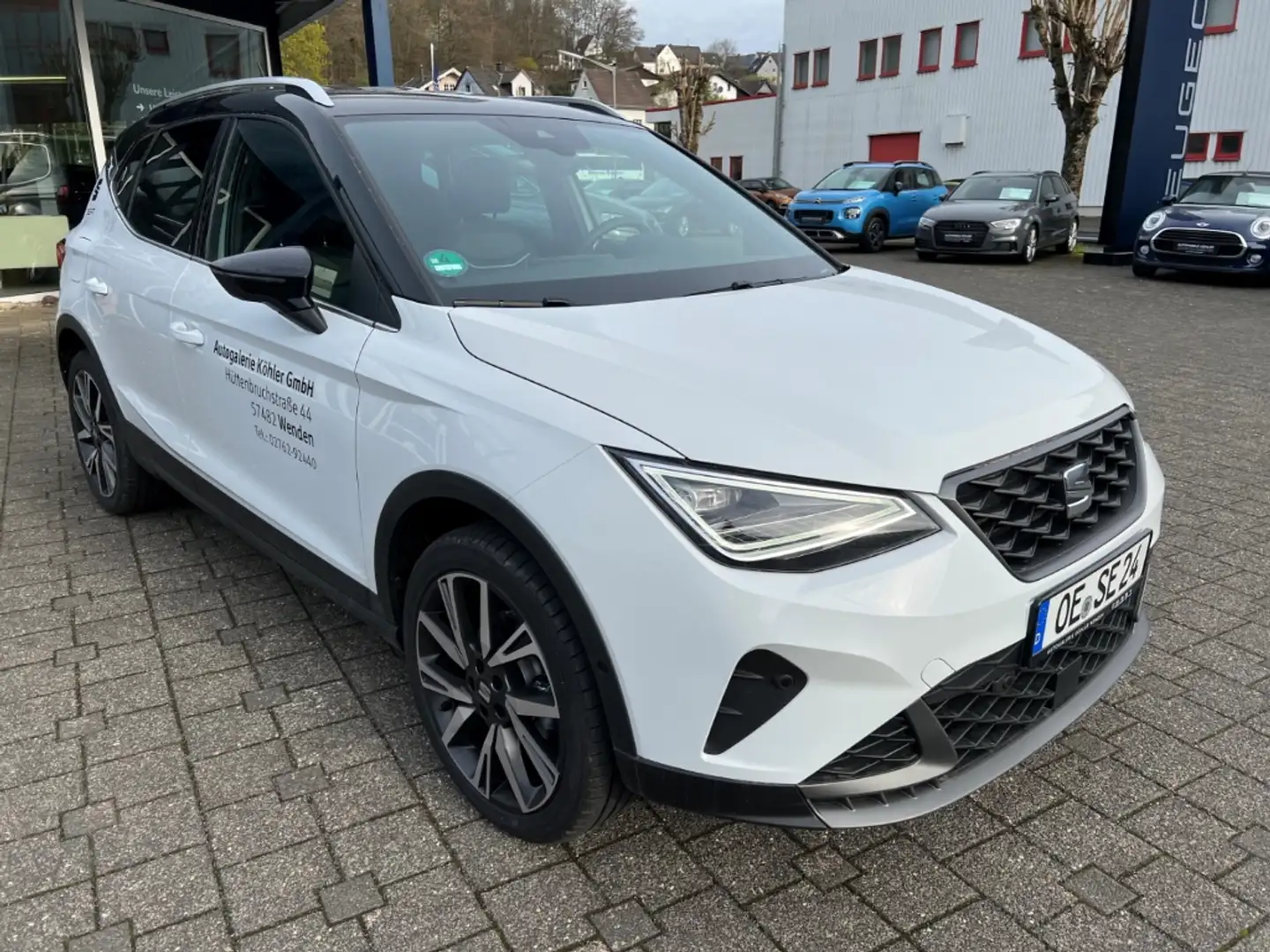SEAT Arona FR 1.0 TSI 7-Gang-DSG AHK abnehmbar, Navi, digital Weiß - 2