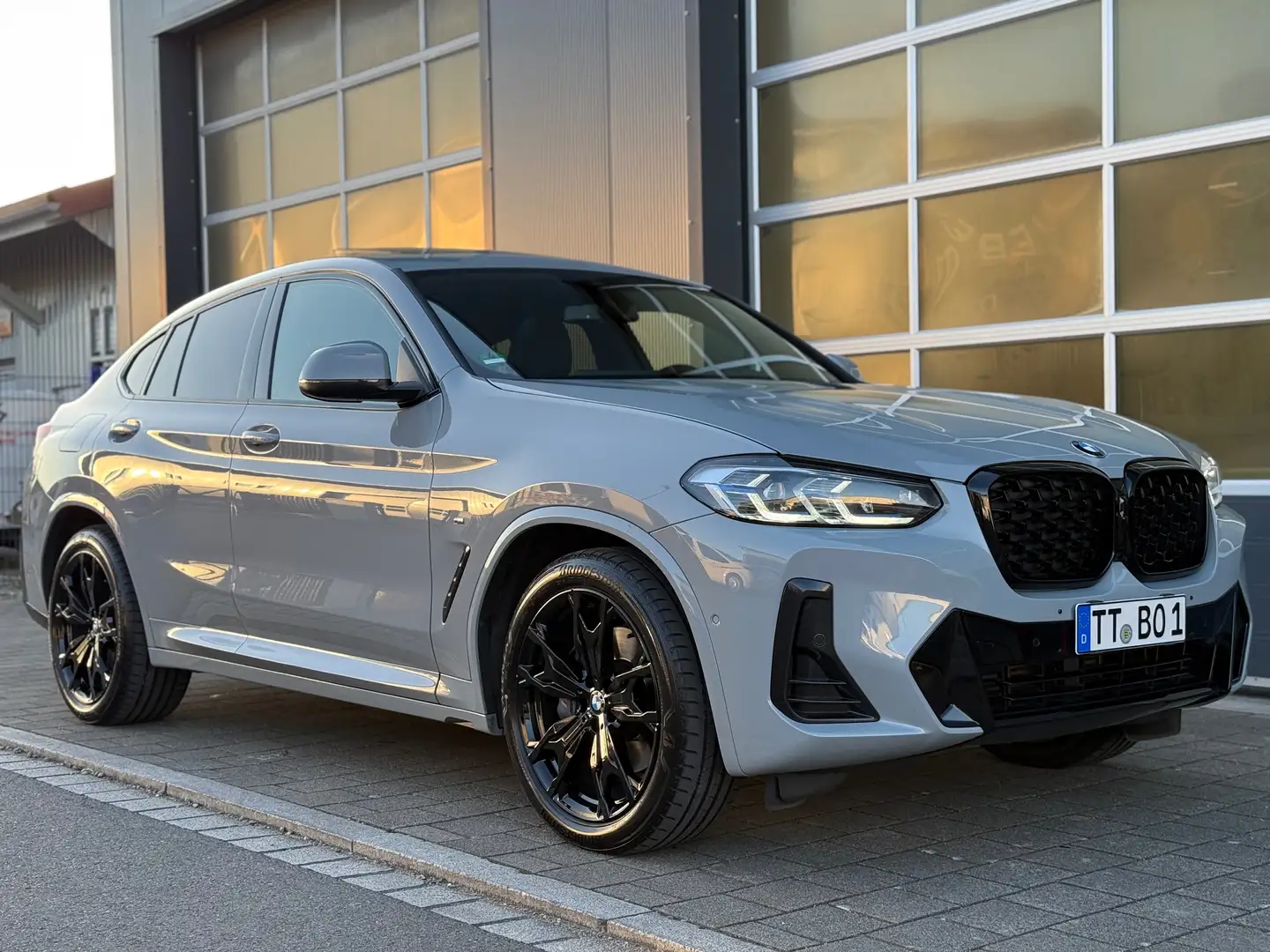 BMW X4 xDrive 30d M-SPORT PANO LASER AHK Stdhzg. Keyless Gris - 1