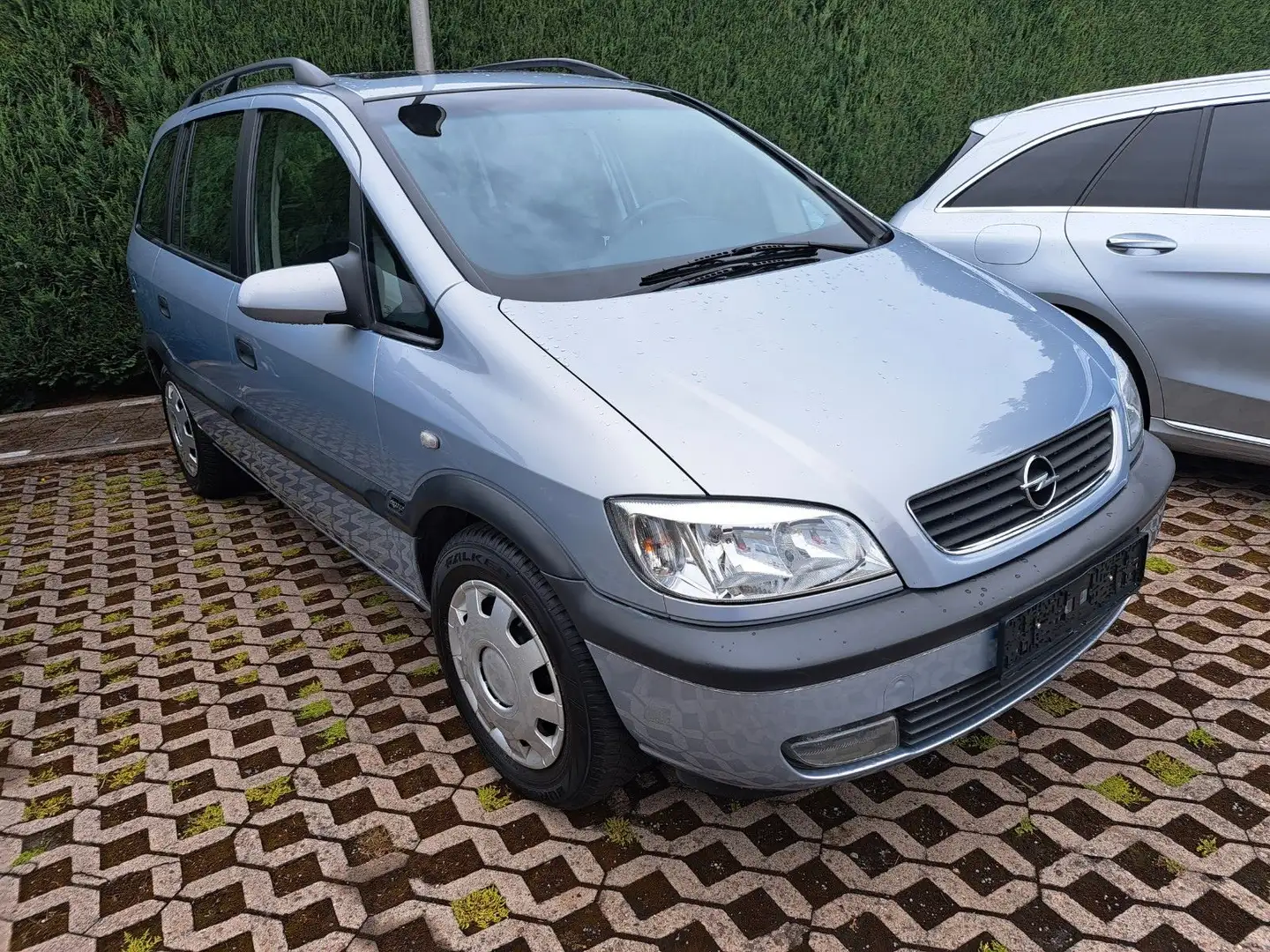 Opel Zafira 1.8 16V Edition 2000 7-SITZER  AHK Grau - 2