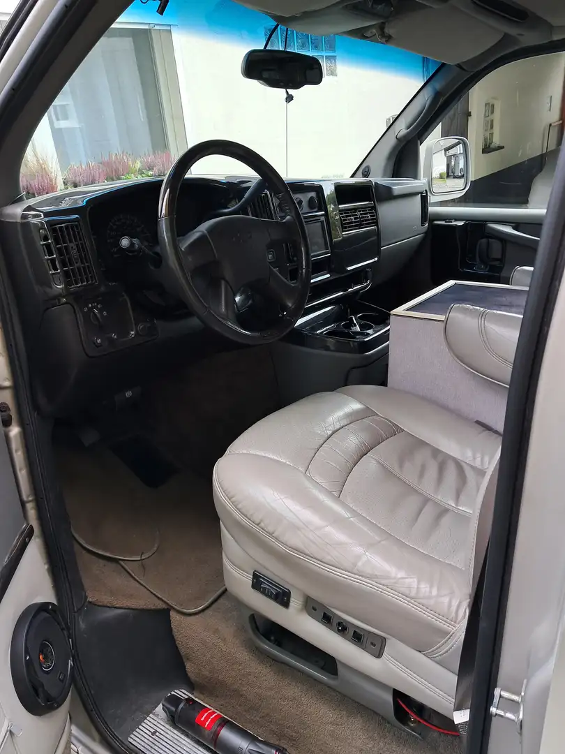 Chevrolet Chevy Van Express Silber - 1