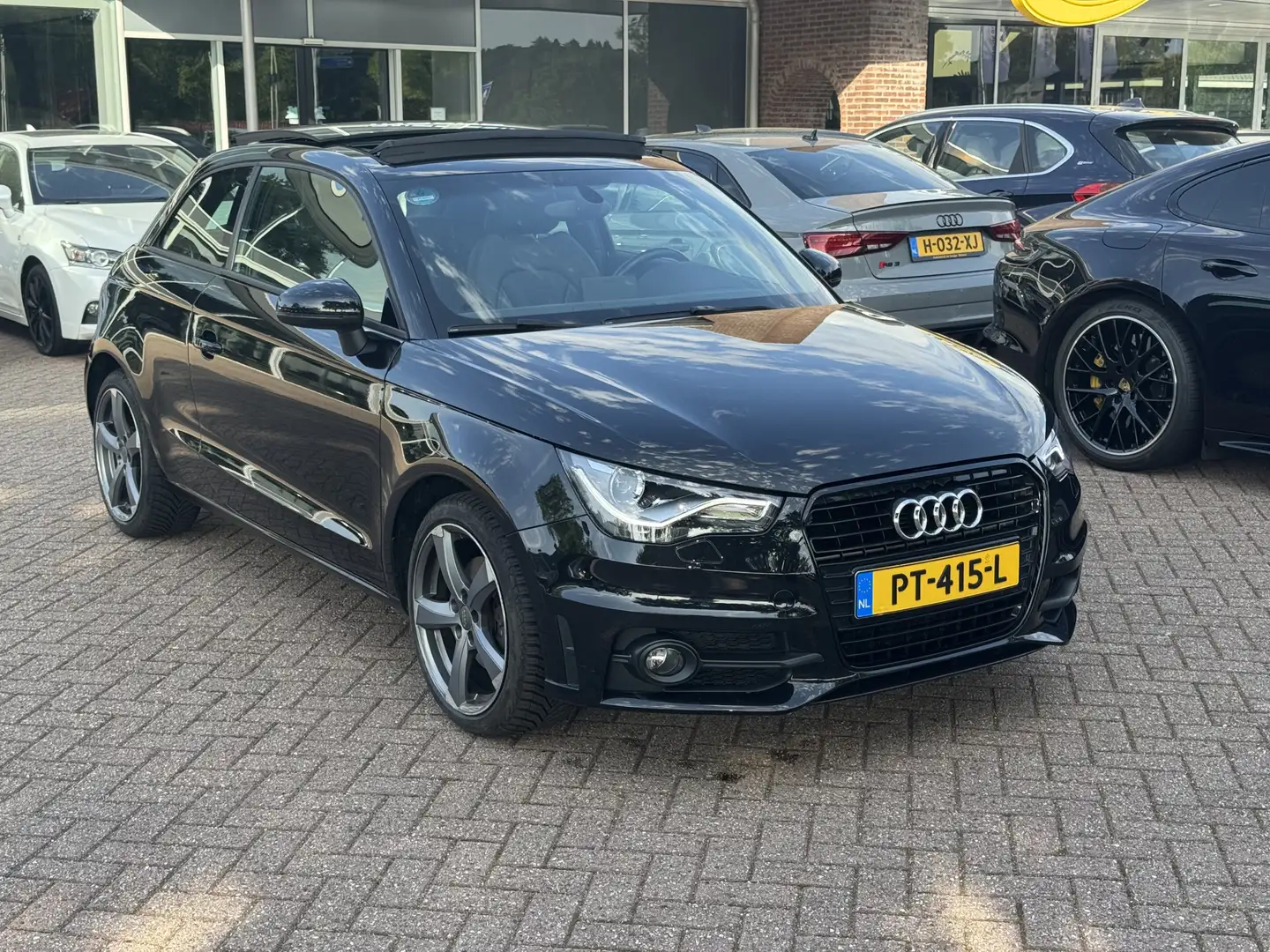 Audi A1 1.4 TFSI Pro Line S / Panoramadak / Leder / Parkee Zwart - 1