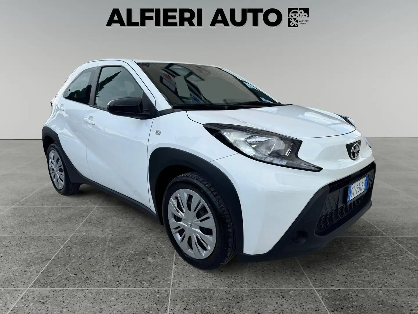 Toyota Aygo X 1.0 VVT-i Benzina 72cv 5 porte Active Bianco - 1