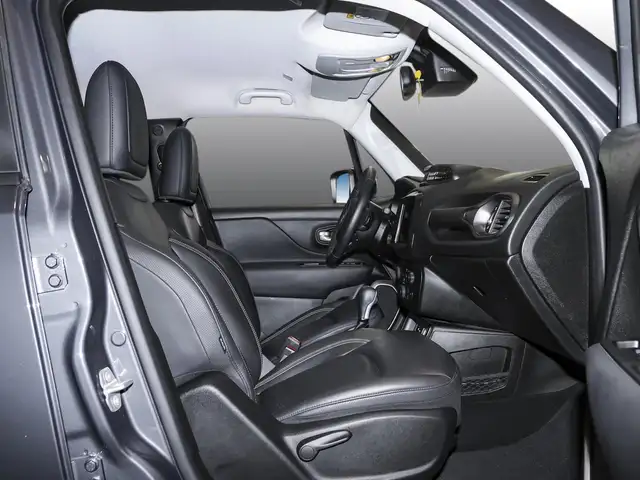 Jeep Renegade view 3
