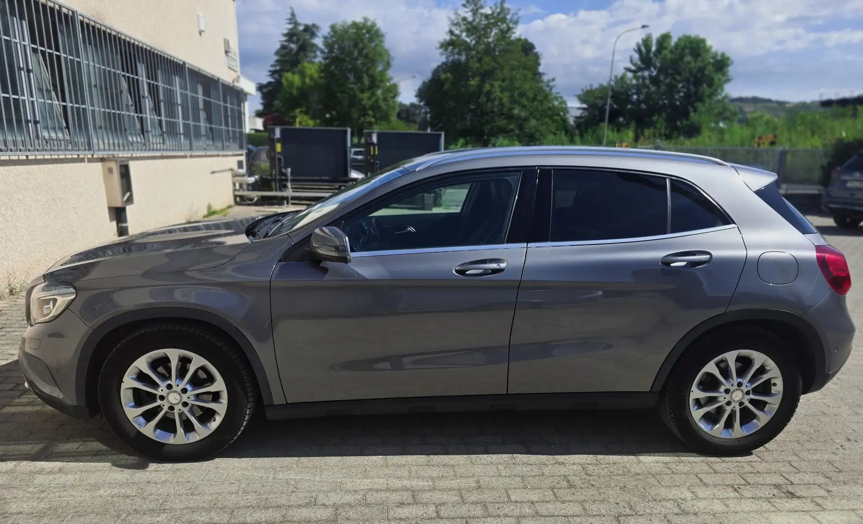 Mercedes-Benz GLA 200 d Premium 4matic auto - 1