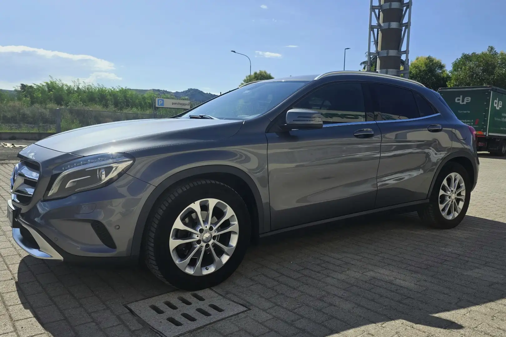 Mercedes-Benz GLA 200 d Premium 4matic auto - 2