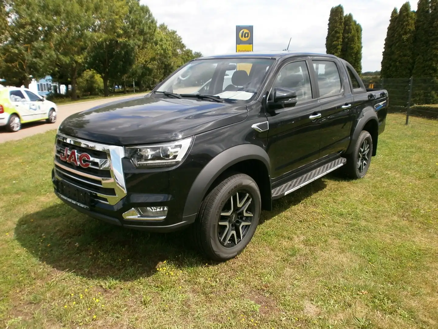 JAC 8 Pro Pickup Černá - 1