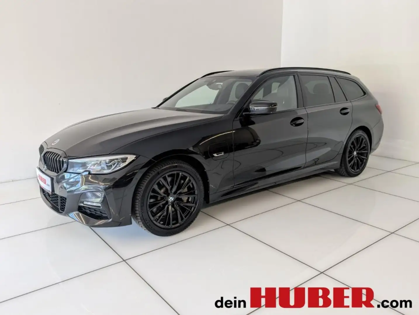 BMW 330 e xDT G21 Schwarz - 1