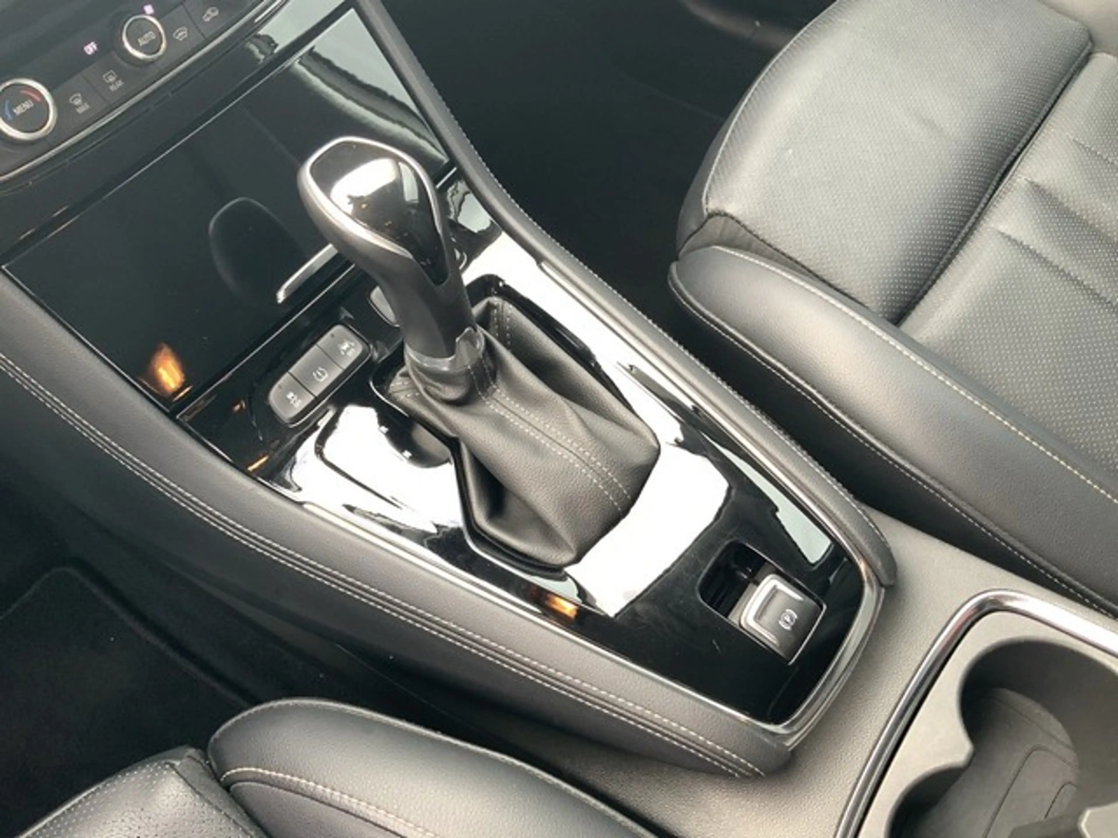 Opel Grandland X 1.6 Turbo Ultimate — photo 14